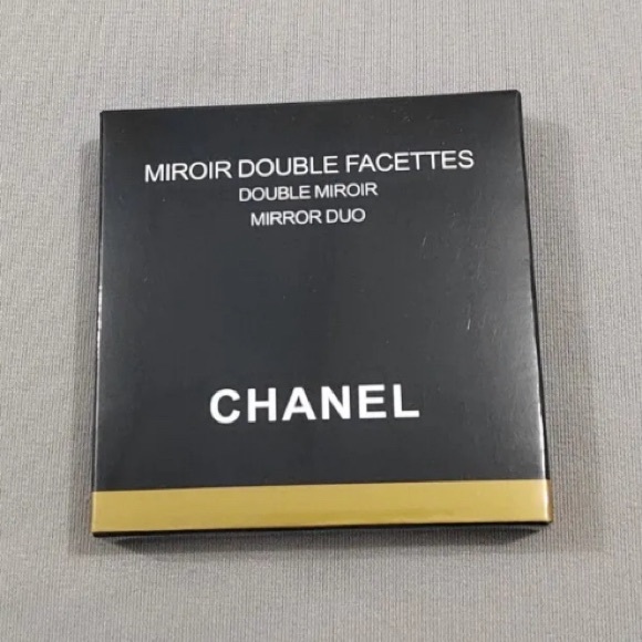 CHANEL DUAL COMPACT MIRROR - LIMITED STOCK SAGE GREEN WITH BOX/VELVET DUSTBAG - Picture 6 of 15